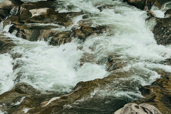 How can you find budget-friendly outdoor activities to enjoy in the UK?